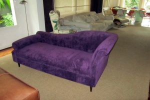 chaise-longue restaurada em Veludo Berinjela